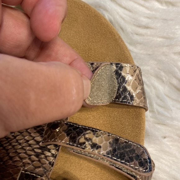 VIONIC Sandals size 8 BNWOT please see all photos adjustable stripes - Picture 12 of 16